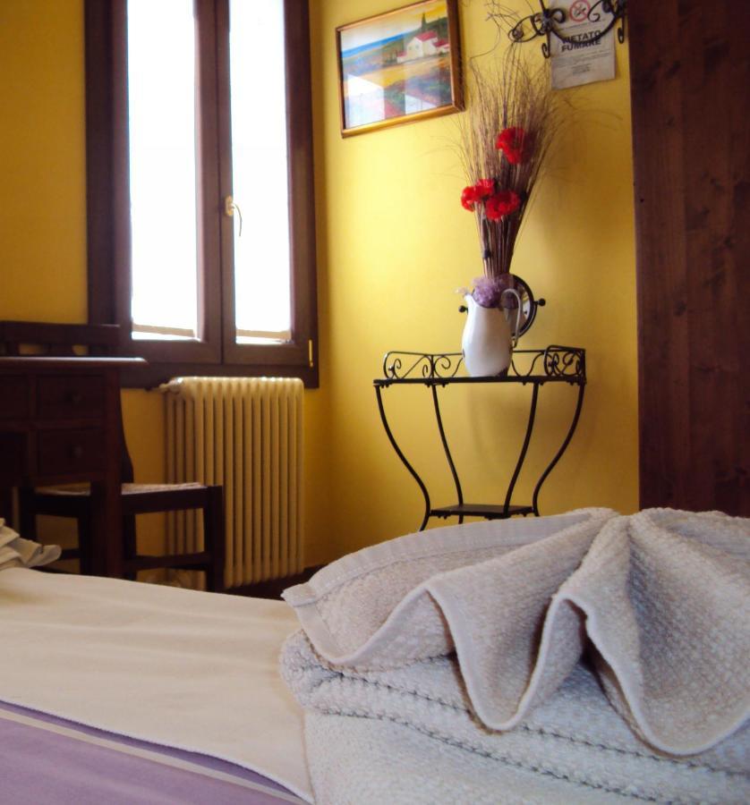 Casa Di Campagna B&B La Corte Феррара Экстерьер фото