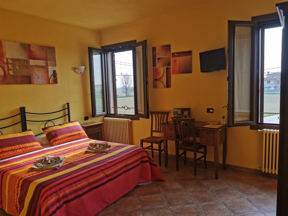 Casa Di Campagna B&B La Corte Феррара Экстерьер фото